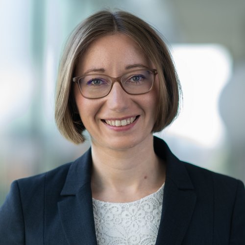 Dr. Agnès Reinhold Dr. Agnès Reinhold